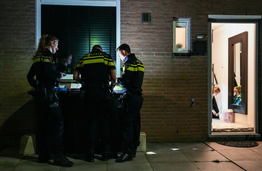 Zwaar vuurwerk in woning aan Buntgras gegooid