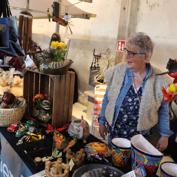 Lokale producten en artiesten tijdens markt en muziek bij de Brielse Boer