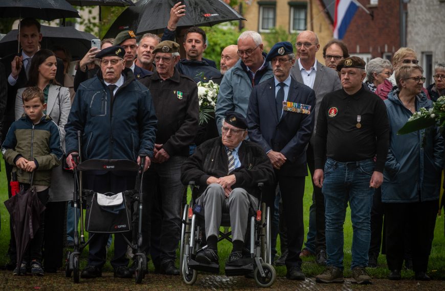 Stille tocht en herdenking in Zuidland