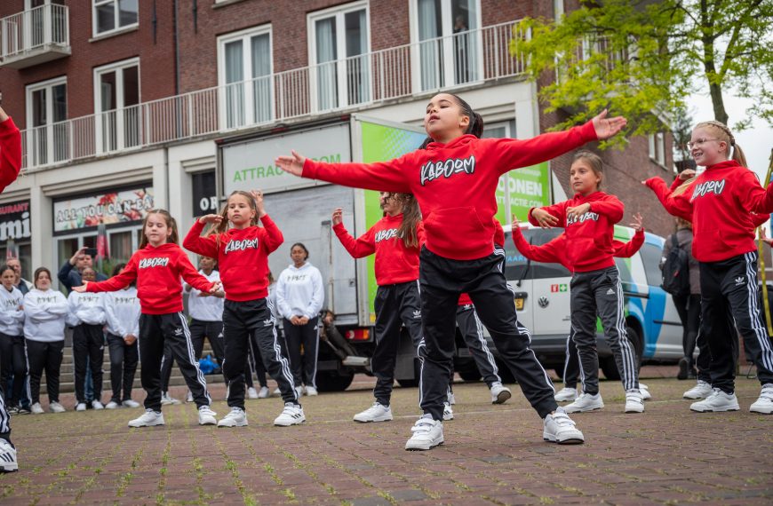 Spijkenisse bruist van talent op straat tijdens kleurrijk festival