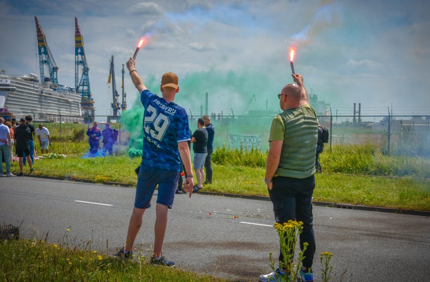 Herdenking voor omgekomen motorrijder aan de Professor Gerbrandyweg