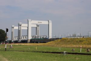 De Botlekbrug in de Zomer