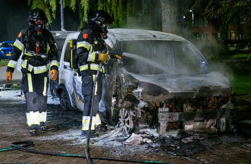 Auto volledig uitgebrand in Hoogvliet