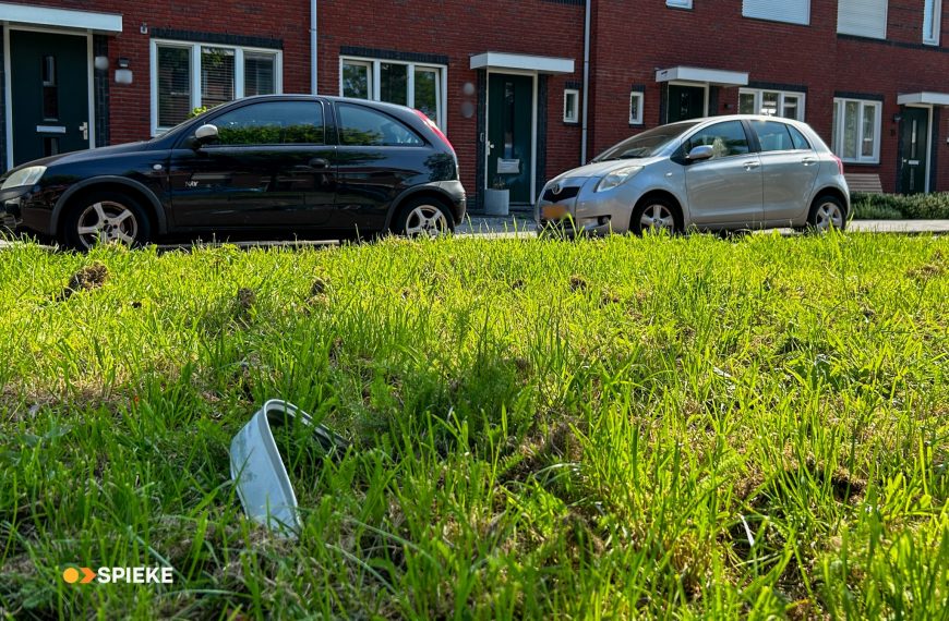 Voordeur en auto beschadigd na explosie Joris van Bodegomlaan