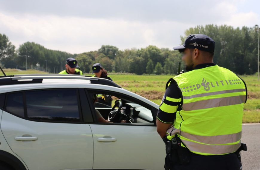 Vier bekeuringen tijdens politiecontrole Baljuwlaan