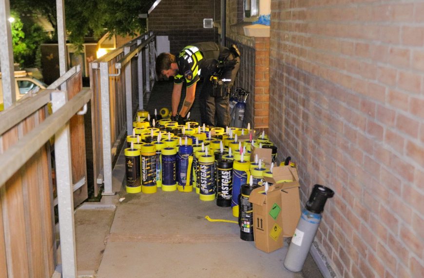 Ruim 400 lachgascilinders in woning Krekelveen