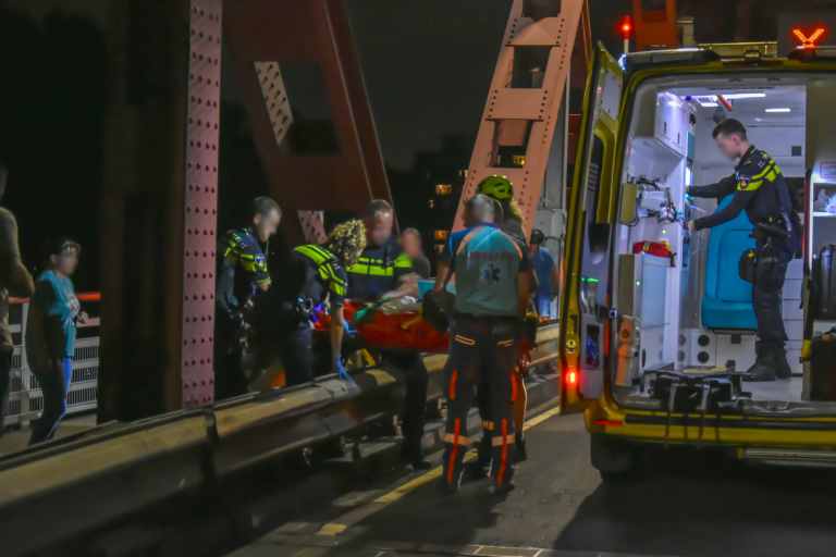 Persoon gewond na val op Spijkenisserbrug