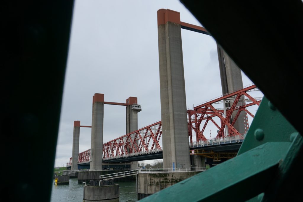 Spijkenisserbrug enige tijd gestremd geweest vanwege slagbomen