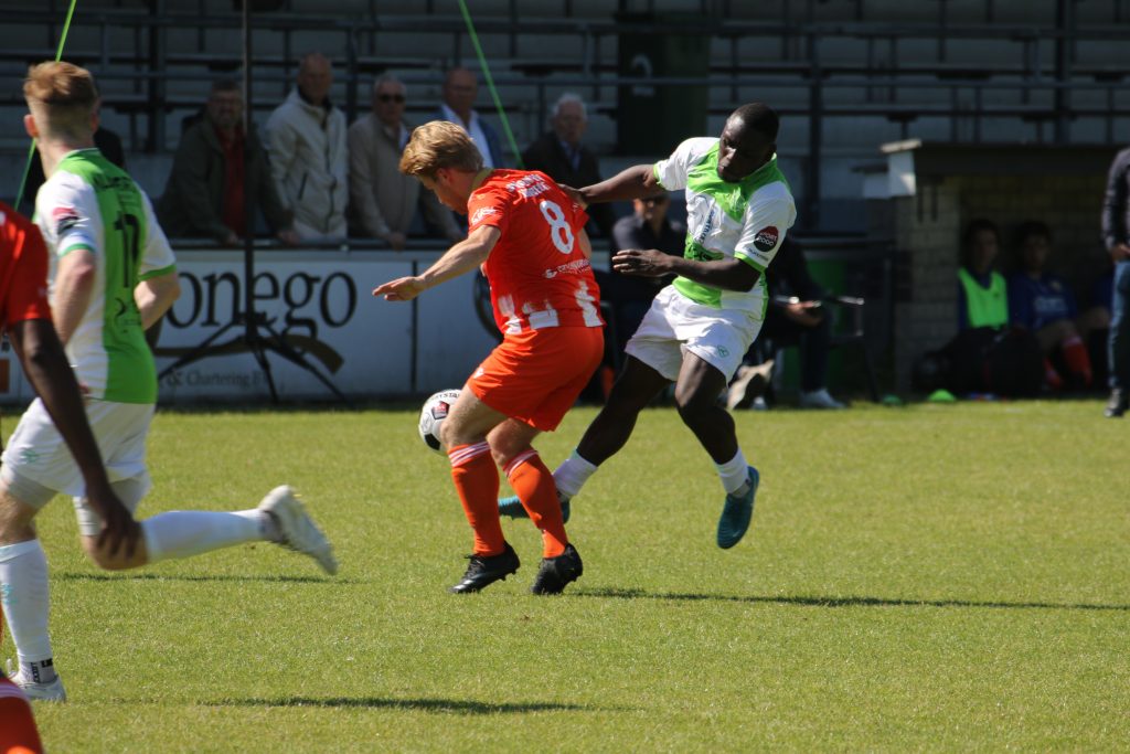 Goede eerste, maar dramatische tweede helft tegen Oranje Wit