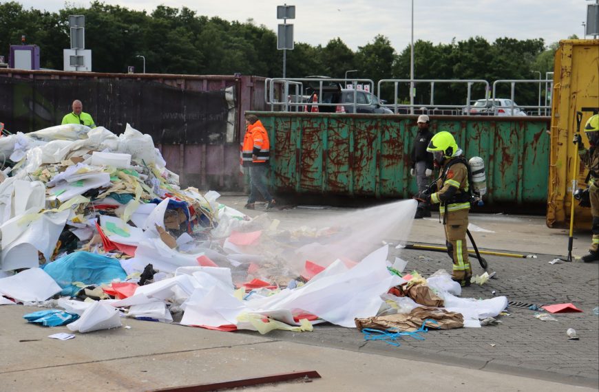 Brand in vuilniswagen Wattweg