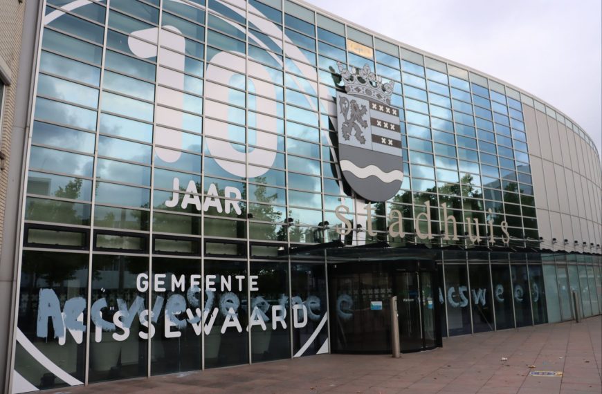 Stadhuis Nissewaard beklad