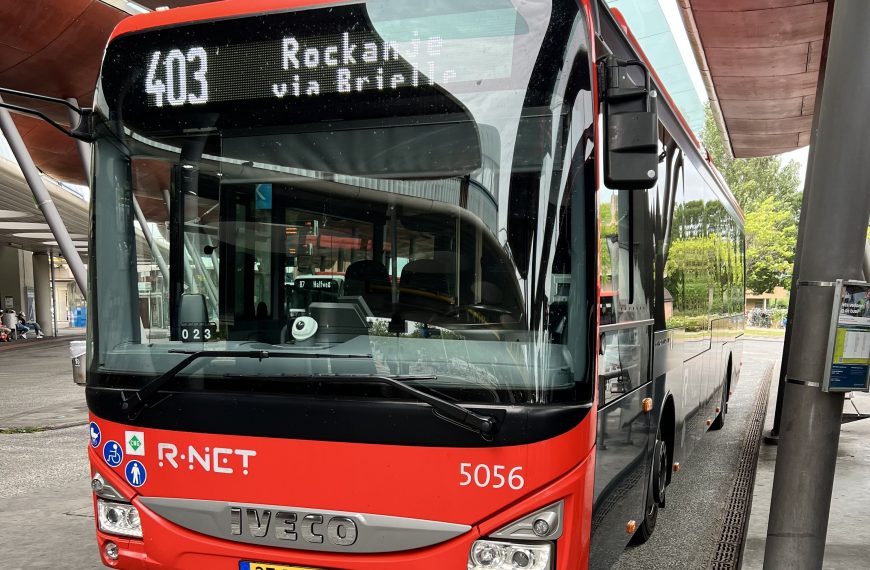 Buslijn 803 brengt je deze zomer rechtstreeks naar Rockanje Strand
