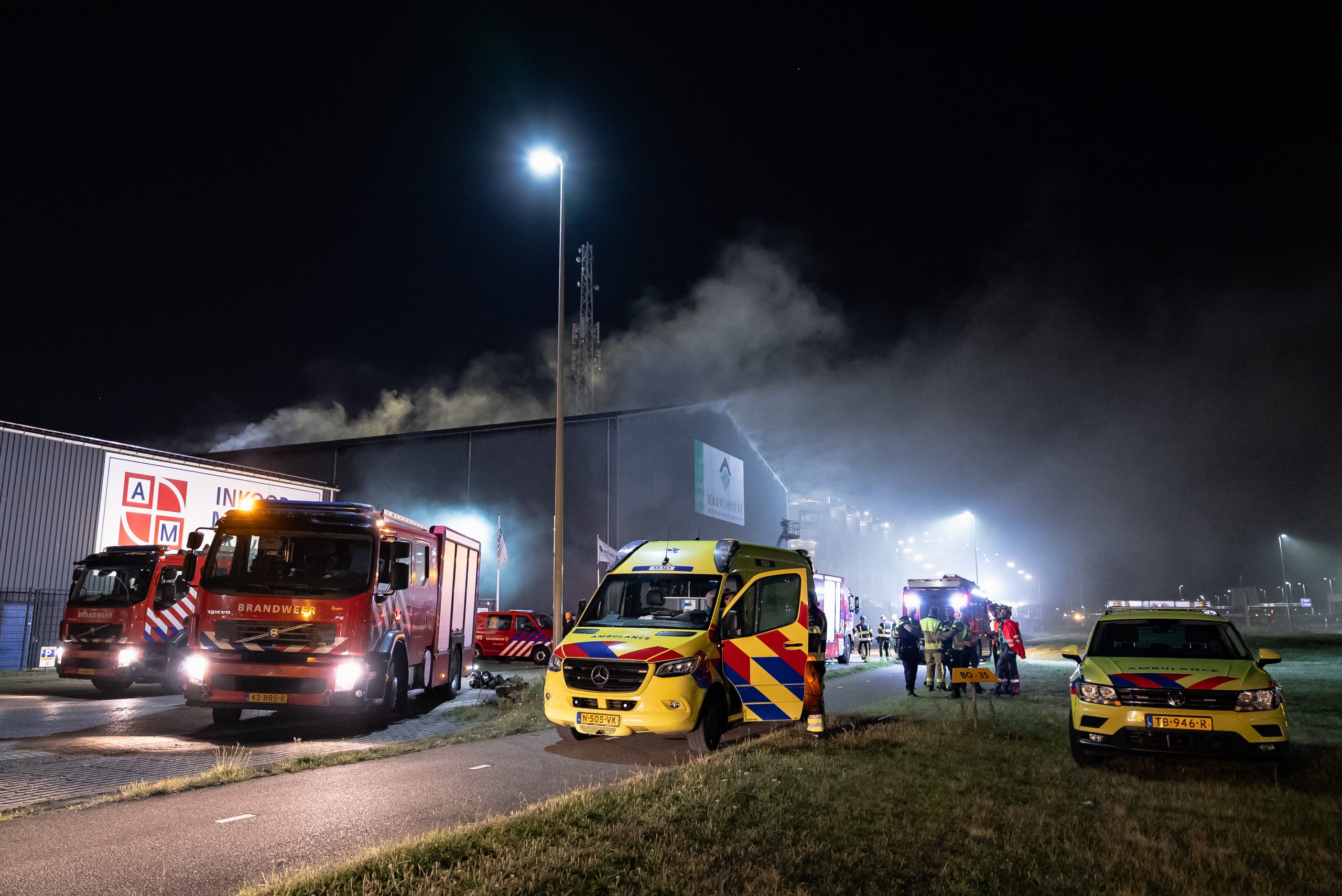 GRIP 1 bij loodsbrand Montrealweg