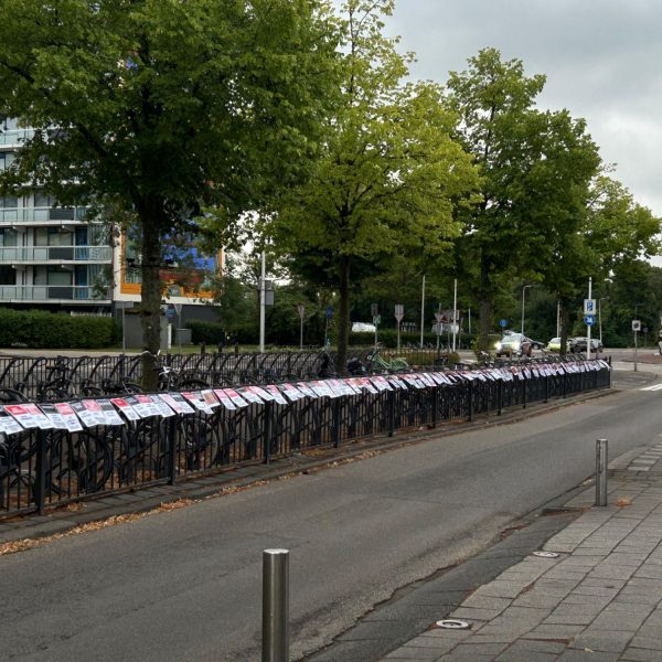 Protestborden en handtekeningen tegen plannen Markenburgpolder