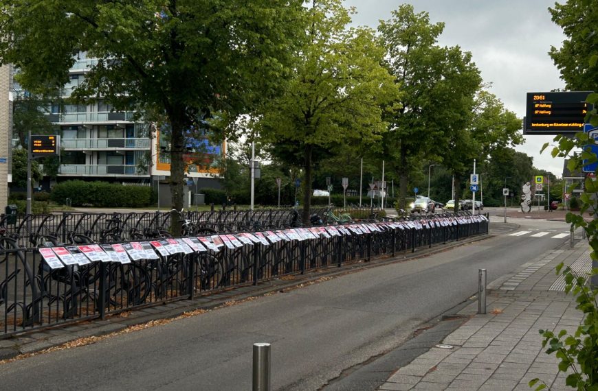 Protestborden en handtekeningen tegen plannen Markenburgpolder