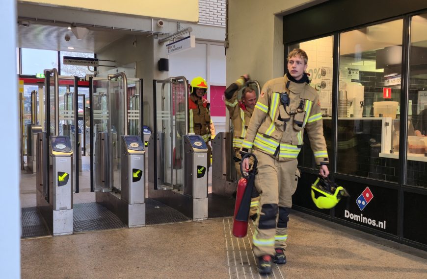 Brandweer naar metrostation De Akkers na brandlucht in metro