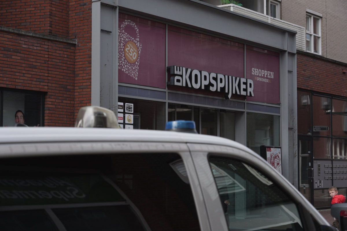 Overval in winkelcentrum Spijkenisse: man bedreigt…