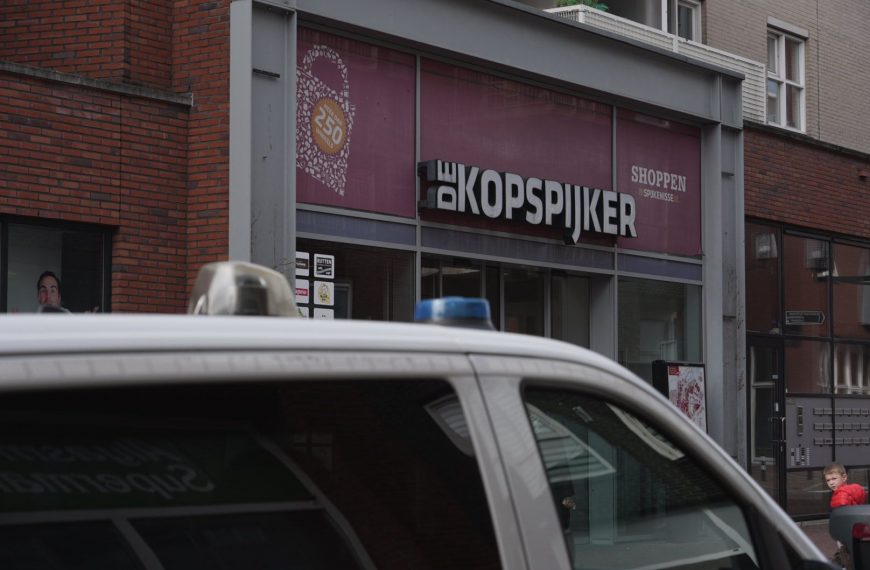 Overval in winkelcentrum Spijkenisse: man bedreigt personeel met mes