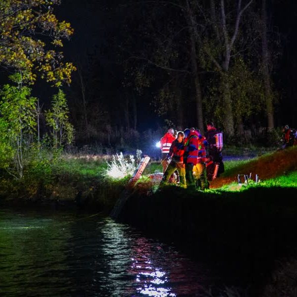 Hulpdiensten houden zoekactie naar man in het water bij Brielsebrug