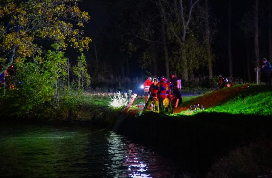 Hulpdiensten houden zoekactie naar man in het water bij Brielsebrug