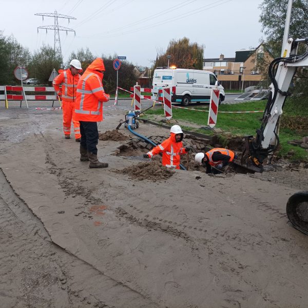 Gesprongen waterleiding zorgt voor overlast aan Getijdenkreek