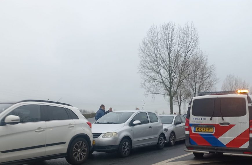 Negen voertuigen betrokken bij kettingbotsing Groene Kruisweg