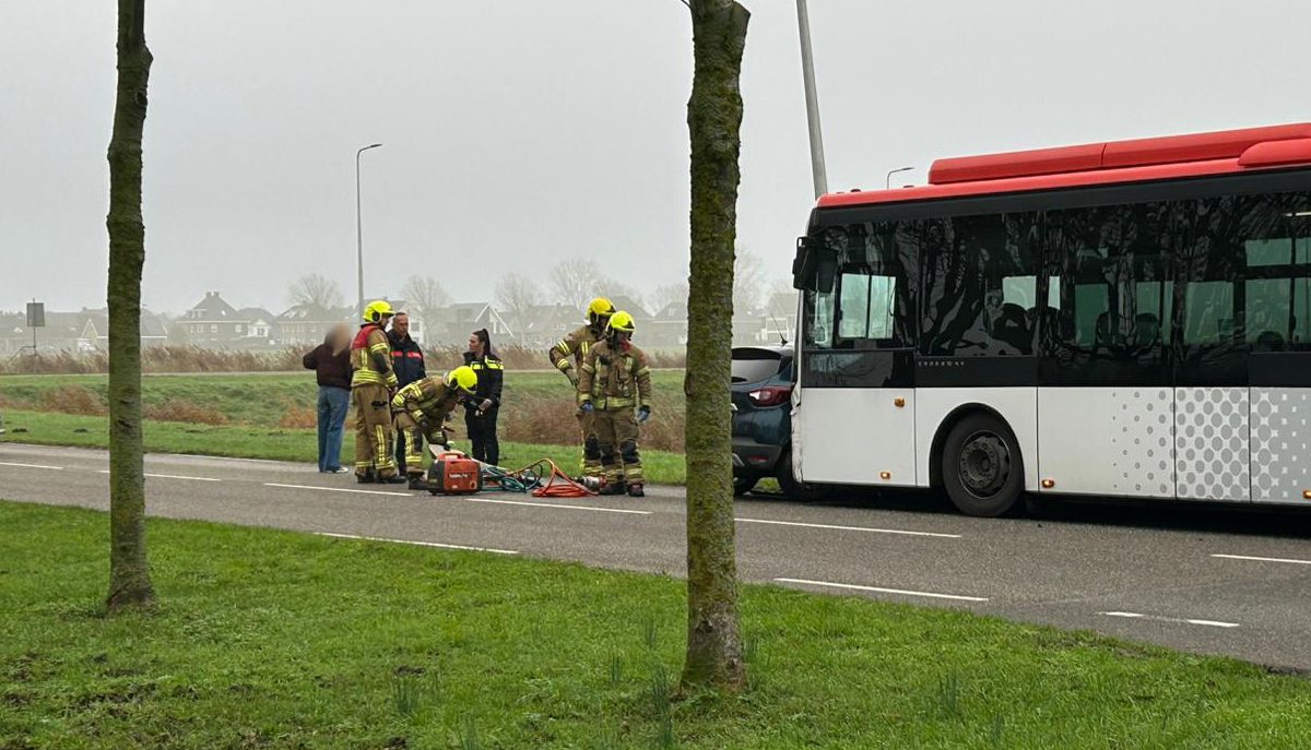 Aanrijding op Westdijk in Hekelingen