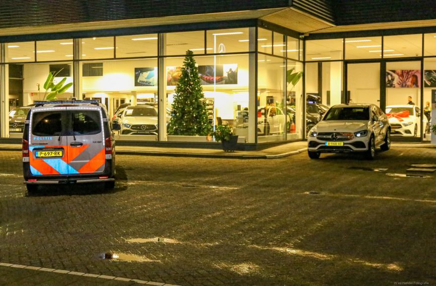 Poging tot overval bij autodealer aan Rijksstraatweg in Hellevoetsluis